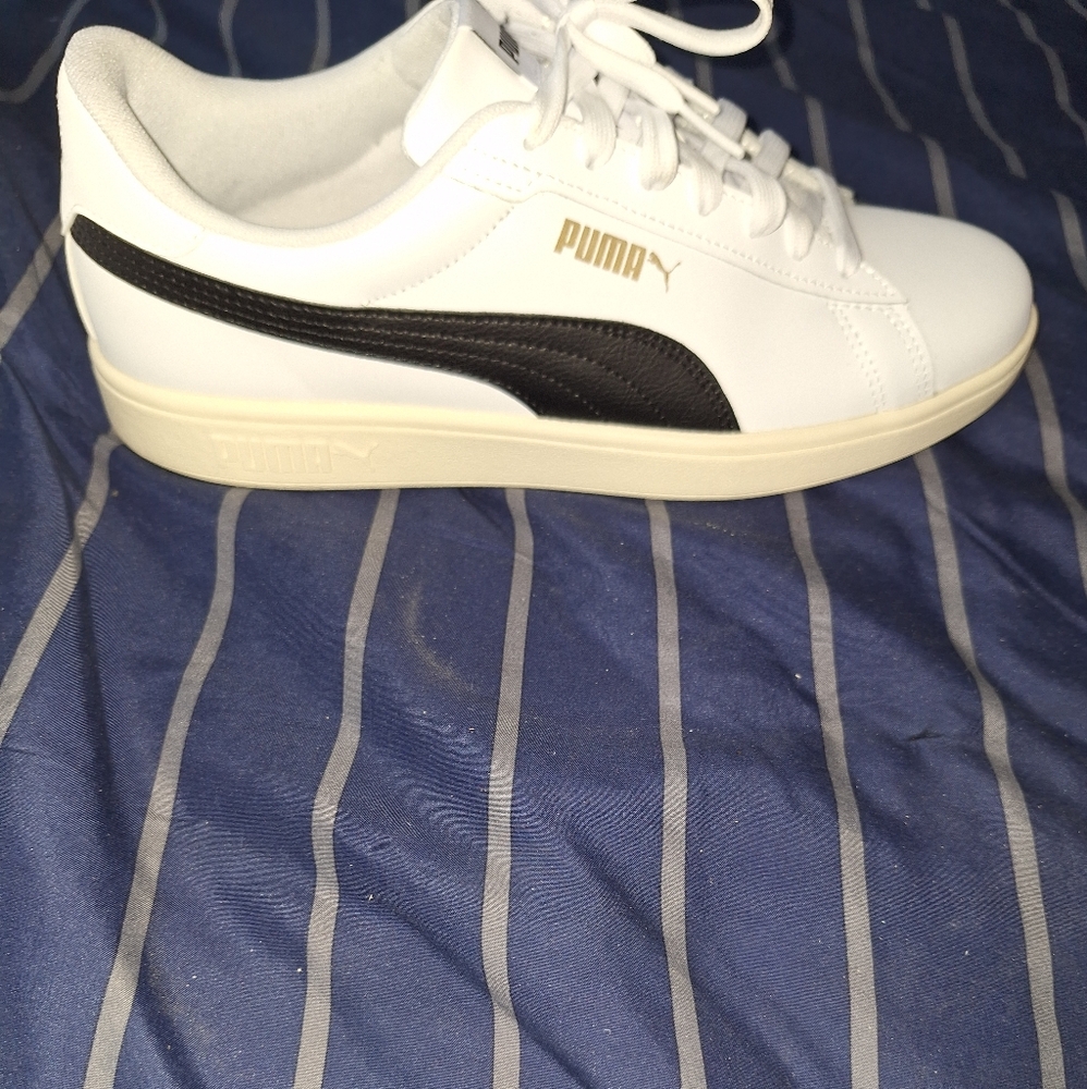 Puma Men's White and Black Sneakers